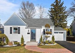 Pre-foreclosure in  SUTTON AVE Hackensack, NJ 07601