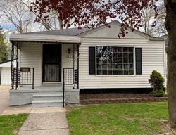 Pre-foreclosure in  AUSTIN AVE Lincoln Park, MI 48146