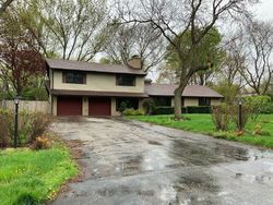 Pre-foreclosure in  HOWE TER Barrington, IL 60010