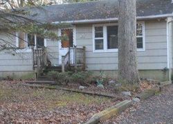 Pre-foreclosure in  OAK TREE RD Freehold, NJ 07728