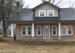 Pre-foreclosure in  TAYLOR AVE Jamestown, TN 38556