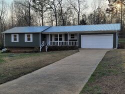  Hickory Ln, Jacksonville AL