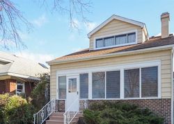 Pre-foreclosure in  HAYES AVE Oak Park, IL 60302