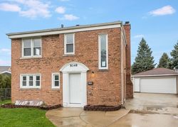 Pre-foreclosure in  W OAK LN Niles, IL 60714