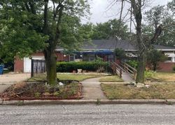 Pre-foreclosure Listing in ROOSEVELT ST GARY, IN 46404