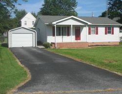 Pre-foreclosure Listing in N WESTERN AVE MARTINSBURG, WV 25404