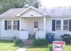 Pre-foreclosure in  HILLCREST AVE Alton, IL 62002