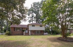 Pre-foreclosure in  BRIARWOOD LN Portsmouth, VA 23703