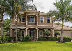 Pre-foreclosure in  CYPRESS WAY W Naples, FL 34110