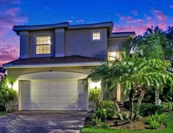 Pre-foreclosure in  SPARKLEBERRY DR Fort Myers, FL 33913