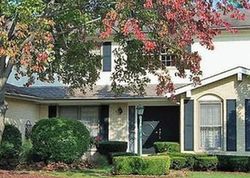 Pre-foreclosure in  N DRURY LN Arlington Heights, IL 60004