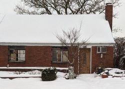 Pre-foreclosure Listing in OAKHURST AVE NORTH VERSAILLES, PA 15137