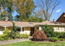Pre-foreclosure Listing in MARIAN LN JERICHO, NY 11753