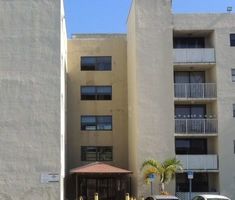  Nw 7th St , Miami FL