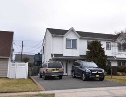 Pre-foreclosure in  WEAVING LN Wantagh, NY 11793