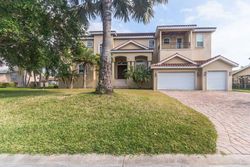 Pre-foreclosure Listing in SOUTHPOINTE DR SARASOTA, FL 34231