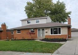 Pre-foreclosure Listing in LOUISE DR WARREN, MI 48088