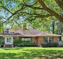 Pre-foreclosure Listing in S LEIGHTON DR BATON ROUGE, LA 70806