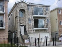 Pre-foreclosure in  19TH AVE Newark, NJ 07103
