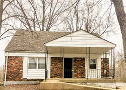 Pre-foreclosure in  PARLIAMENT CT Louisville, KY 40272
