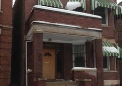 Pre-foreclosure in  S RHODES AVE Chicago, IL 60637