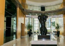 Pre-foreclosure in  BRICKELL KEY BLVD  Miami, FL 33131