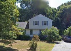 Pre-foreclosure in  KENNEDY RD Windsor, CT 06095