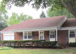 Pre-foreclosure in  REGENT DR Buffalo Grove, IL 60089