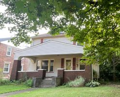 Pre-foreclosure Listing in BELLFLOWER AVE NW CANTON, OH 44708