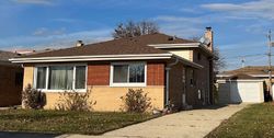 Pre-foreclosure in  W CORAL DR Harwood Heights, IL 60706