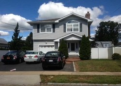 Pre-foreclosure Listing in THORMAN AVE HICKSVILLE, NY 11801