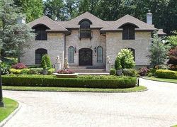 Pre-foreclosure Listing in MANSION DR OLD WESTBURY, NY 11568