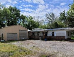 Pre-foreclosure in  N OAK ST Du Quoin, IL 62832