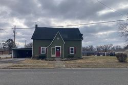 Pre-foreclosure in  W MASCOUTAH ST Okawville, IL 62271