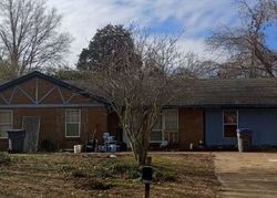 Pre-foreclosure in  TWIN LAKES DR Horn Lake, MS 38637