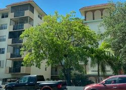 Pre-foreclosure in  NE 16TH AVE  Miami, FL 33161