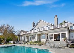 Pre-foreclosure in  KELLIS WAY Bridgehampton, NY 11932