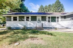 Pre-foreclosure in  LANTER CT Osceola, IN 46561