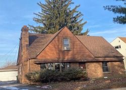 Pre-foreclosure in  W 100TH ST Oak Lawn, IL 60453