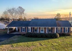 Pre-foreclosure Listing in LAKEVIEW DR LEXINGTON, TN 38351