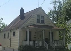 Pre-foreclosure in  S OLD ORCHARD AVE Saint Louis, MO 63119