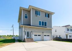 Pre-foreclosure in  BAYSIDE PKWY Keansburg, NJ 07734