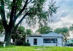 Pre-foreclosure in  E 34TH ST Des Moines, IA 50317