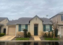  W Bordeaux Ln, Clovis CA