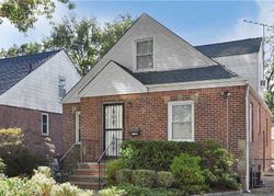Pre-foreclosure in  186TH ST Fresh Meadows, NY 11365