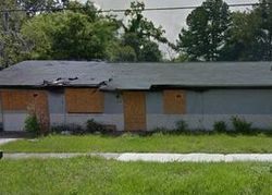 Pre-foreclosure Listing in S 13TH ST PALATKA, FL 32177