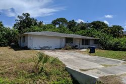 Pre-foreclosure in  GULL RD Venice, FL 34293