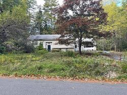 Pre-foreclosure in  SISQUISIC TRL Yarmouth, ME 04096