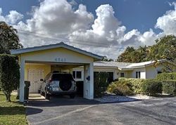 Pre-foreclosure in  NE 13TH TER Fort Lauderdale, FL 33334