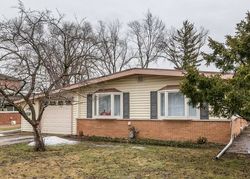 Pre-foreclosure Listing in LILAC AVE GLENVIEW, IL 60025